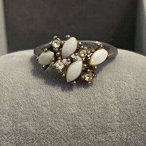 Elegant UNCAS Faux Opal and Gold Tone Women's Ring